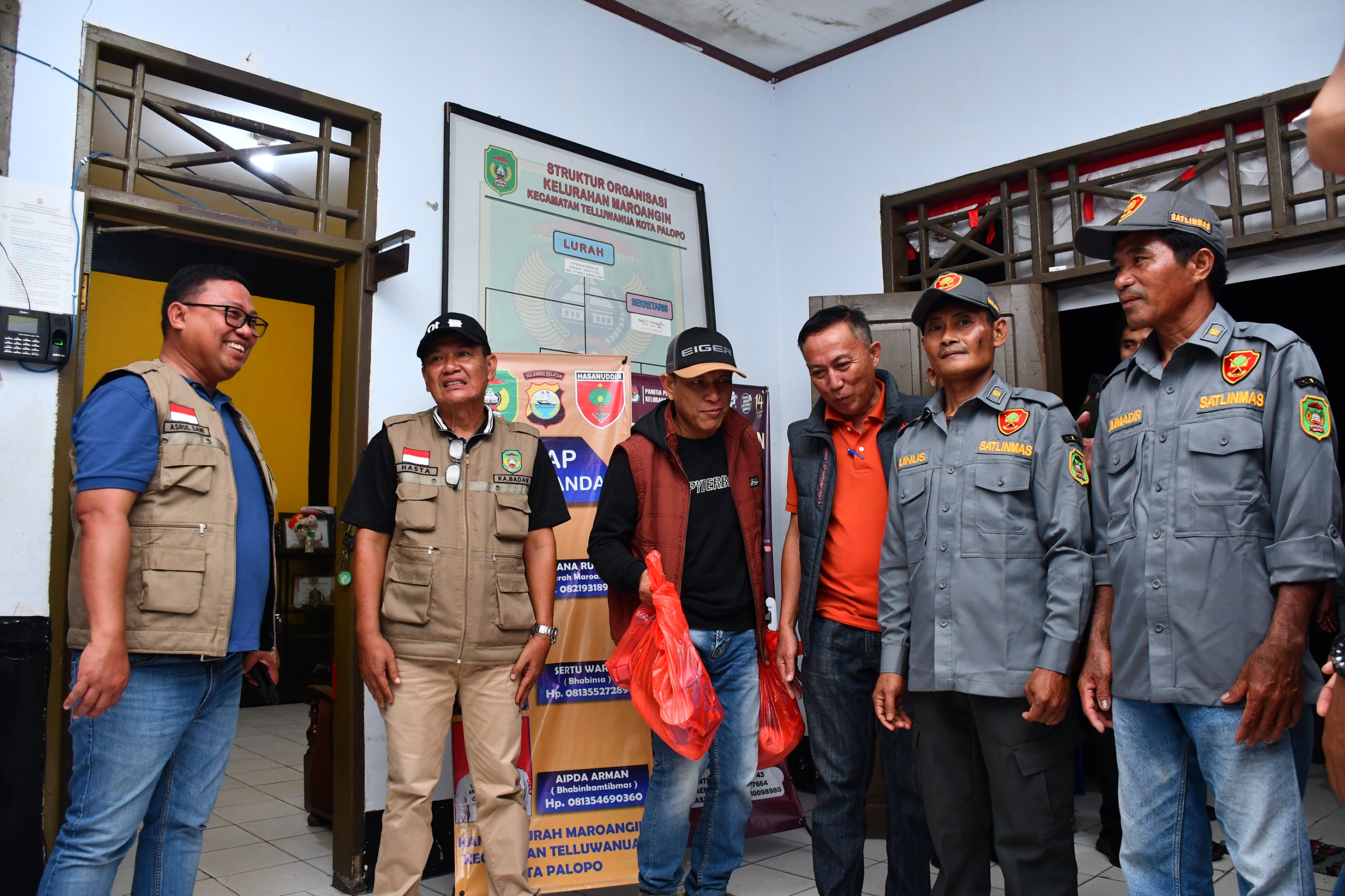 Asrul Sani Periksa Ruangan Penyimpanan Surat Suara Pemilu