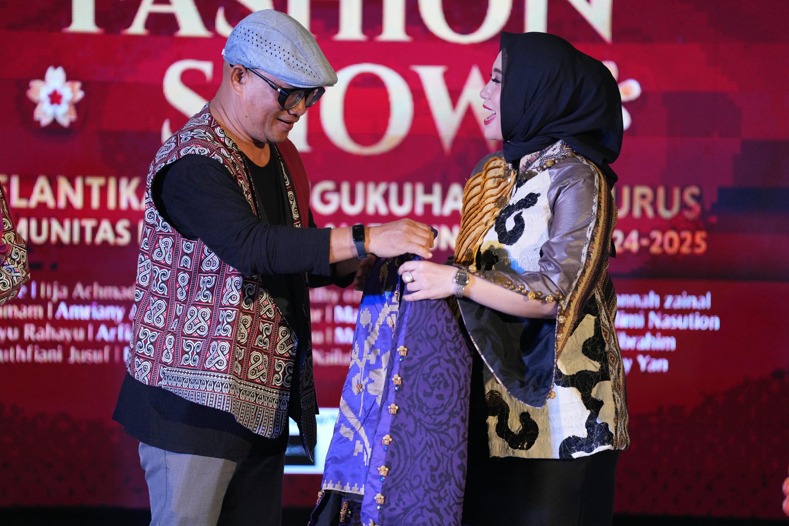 Sofha Marwah Bahtiar Angkat Tenun Sulsel Dihadapan Designer