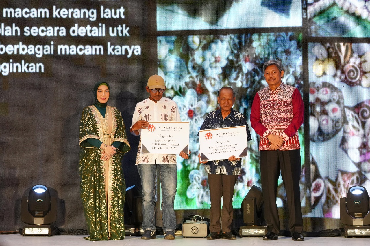 Dekranasda Sulsel Sumbang Rp 146 Juta untuk Pengrajin Disabilitas