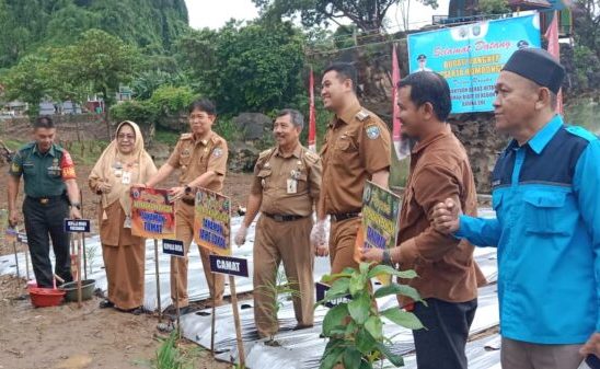 Bupati Pangkep Serahkan Bantuan Beras ke Masyarakat Desa Biringere