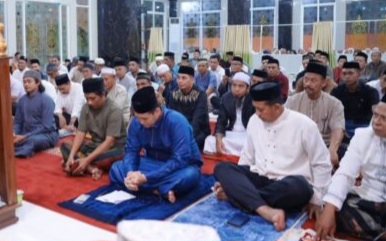 MYL Sampaikan Salam Dari Presiden Jokowi Saat Safari Ramadan di Desa Kabba