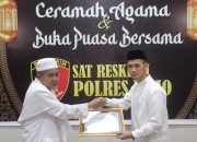 Kasat Reskrim Polres Wajo Dapat Penghargaan Dari Pengurus Pusat Pondok Pesantren As’adiyah Sengkang