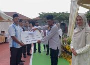 Liberti Sitinjak Salurkan Bantuan Kepada Dua Pegawai Rutan Makale Korban Kebakaran