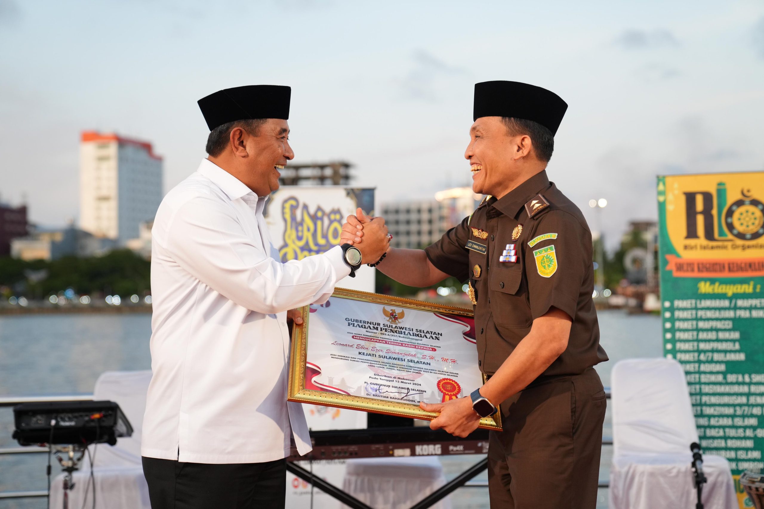 Leonard Simanjuntak Pamit Pindah Tugas, Pj Gubernur Sulsel Berikan Penghargaan
