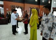 Pj Bupati Sinjai Serahkan SK Kenaikan Pangkat Sopir Randis