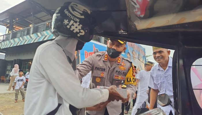 Kapolres Wajo Semarakkan Bulan Ramadan 1445 H Lewat Kegiatan Berkah Takjil Gratis