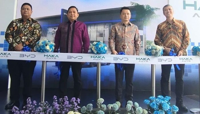 Perusahaan Otomotif China BYD Resmikan Dealer di Cibubur