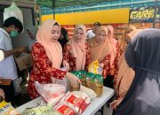 Ketua Dharma Wanita Sidrap, Pantau Pasar Murah di Pasar Sentral Pangkajene