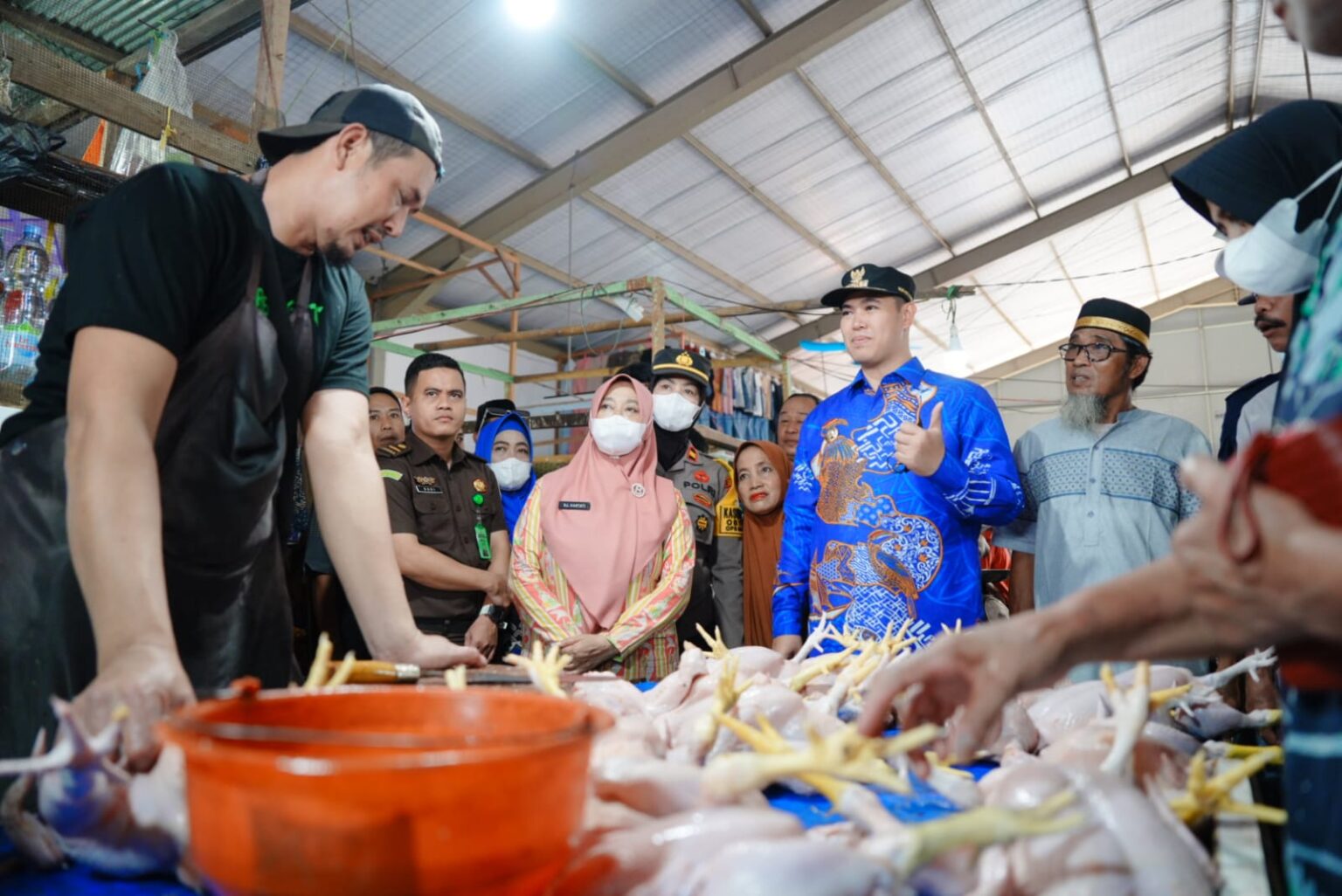 Jelang Hari Raya Idul Fitri 1445 H Bupati Pangkep Pantau Harga Bahan Pokok di Pasar Bonto-Bonto
