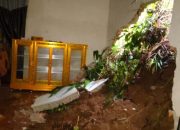 3 Rumah Warga Sinjai Borong Rusak Dihantam Tanah Longsor