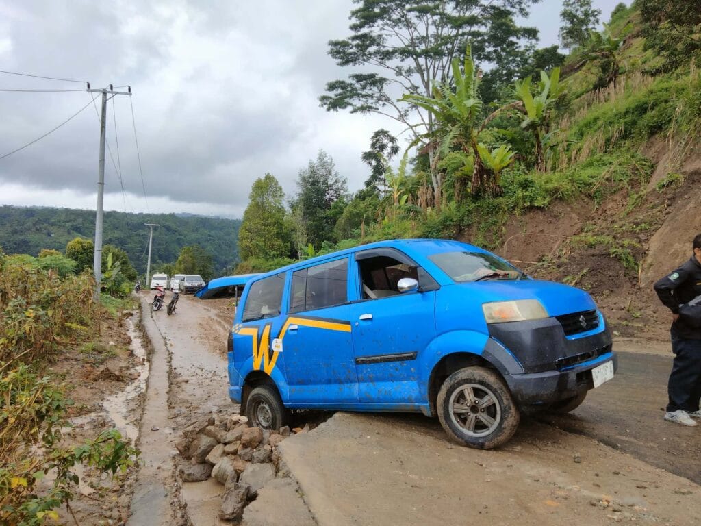 Pj Bupati Sinjai Pantau Titik Longsor di Kecamatan Sinjai Borong