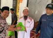 Baznas Bone Salurkan Paket Bahagia untuk 84 Marbot Masjid