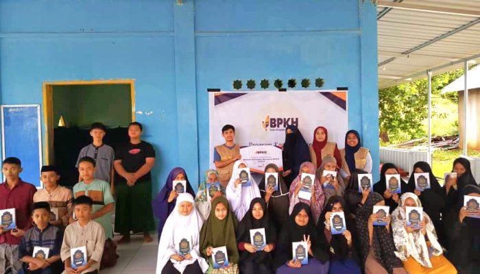 Lazismu Bone Salurkan Bantuan ke Ponpes AL-Fattah Salomekko