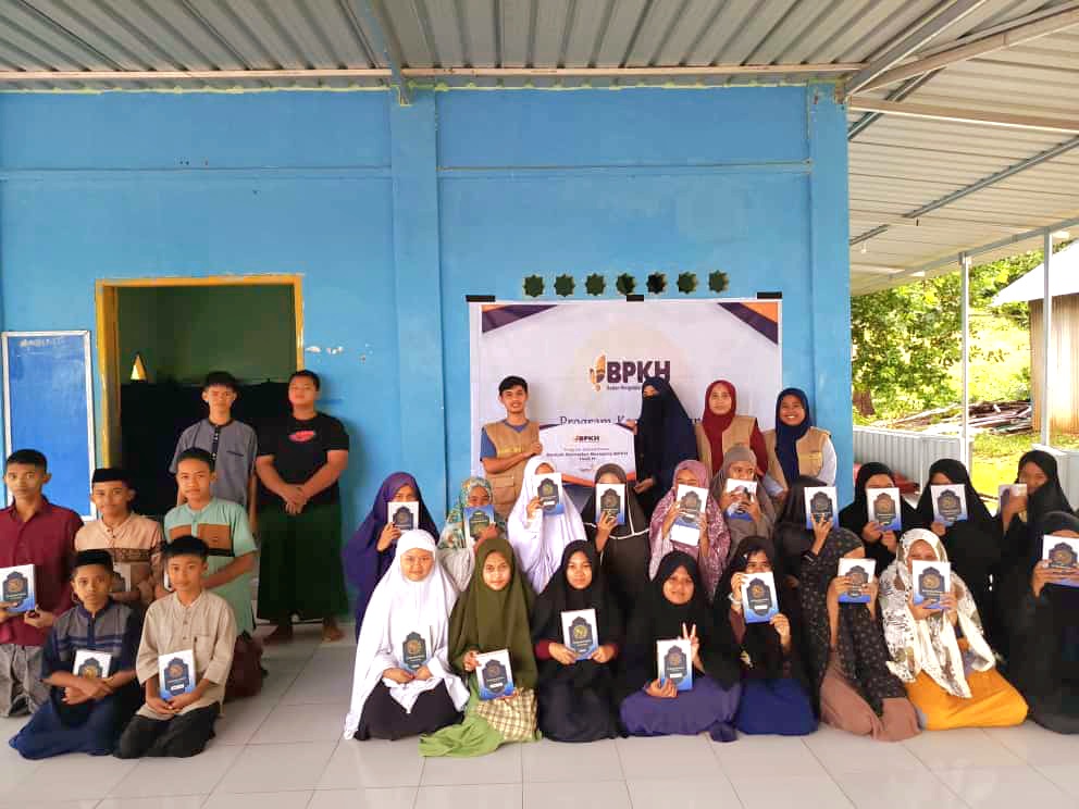 Lazismu Bone Salurkan Bantuan ke Ponpes AL-Fattah Salomekko