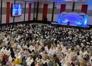 Warga Dari Berbagai Penjuru Kota Melaksanakan Salat Ied di Ballroom Dalton Hotel Makassar
