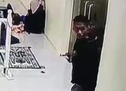 Pencuri HP di Masjid Terekam CCTV