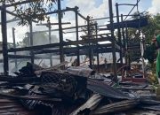 Diduga Korsleting, Satu Unit Rumah Panggung Ludes Terbakar