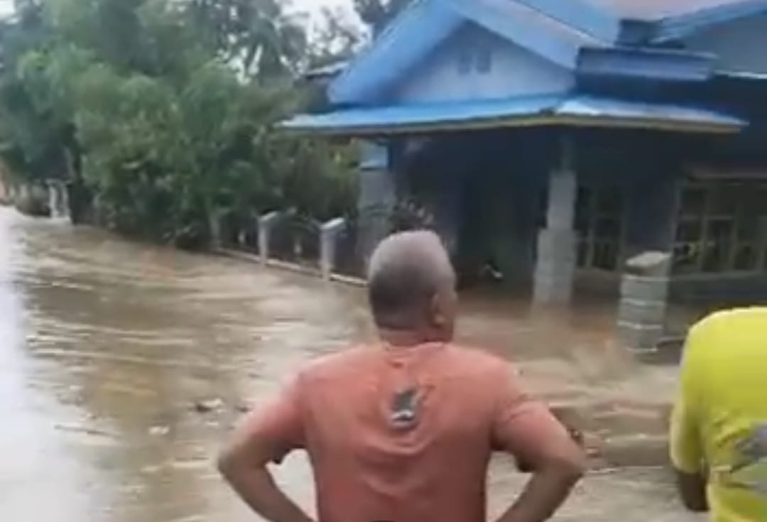 Akibat Banjir, Akses Jalan di Desa Cage Bone Terputus