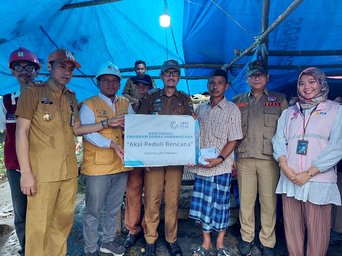 Bantu Korban Kebakaran, A Calo Minta Warga Tetap Waspada