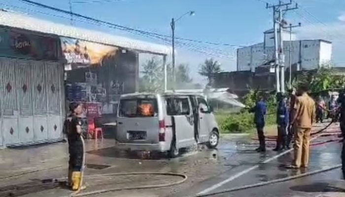 Mobil Pengangkut BBM Bersubsidi Terbakar, Pengendara Kabur