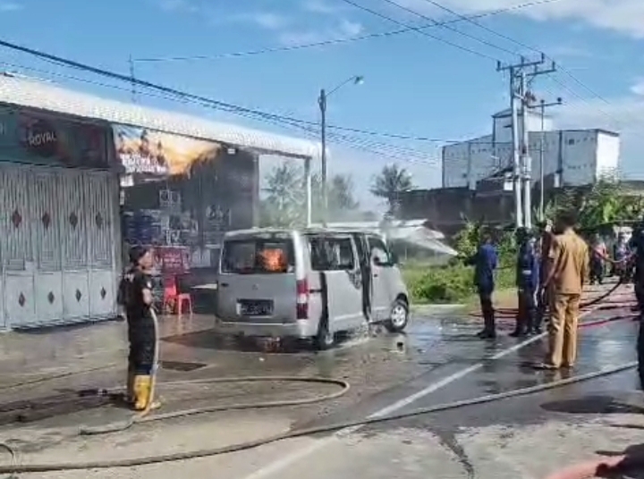 Mobil Pengangkut BBM Bersubsidi Terbakar, Pengendara Kabur