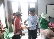 Jelang Idul Fitri, Warga Miskin Ekstrem Terima Paket Sembako dari Pj Bupati Takalar