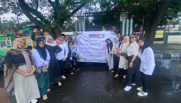 Berkah Ramadan, Talenta Film Makassar Turun ke Jalan Bagi-bagi Takjil