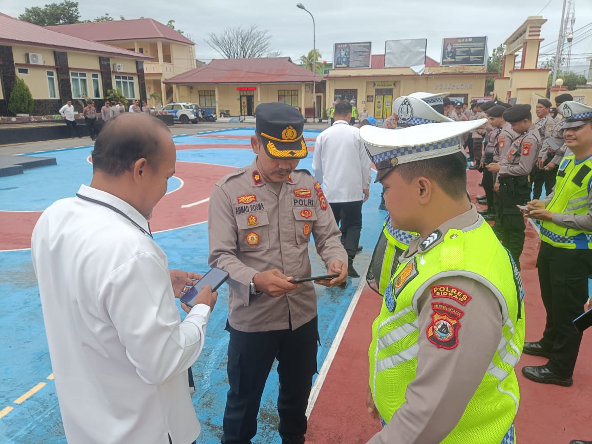 Wakapolres Sidrap Tiba-Tiba Cek Handphone Personilnya