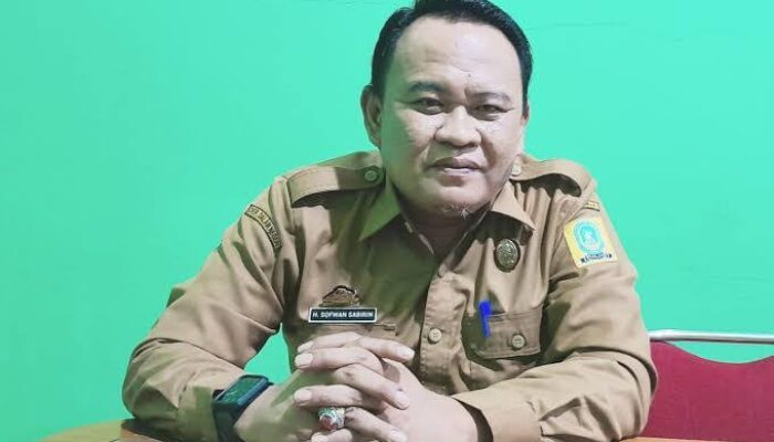 Pemda Sinjai Geram, Bakal Calon Bupati Pasang Spanduk di Pohon