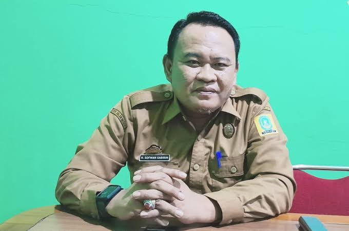 Pemda Sinjai Geram, Bakal Calon Bupati Pasang Spanduk di Pohon