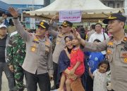 Kapolda Sulsel Bantu Korban Banjir di Sidrap