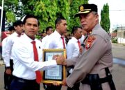 Ungkap Puluhan Kasus Narkoba, Kapolres Bone Beri Penghargaan Kasatres Narkoba