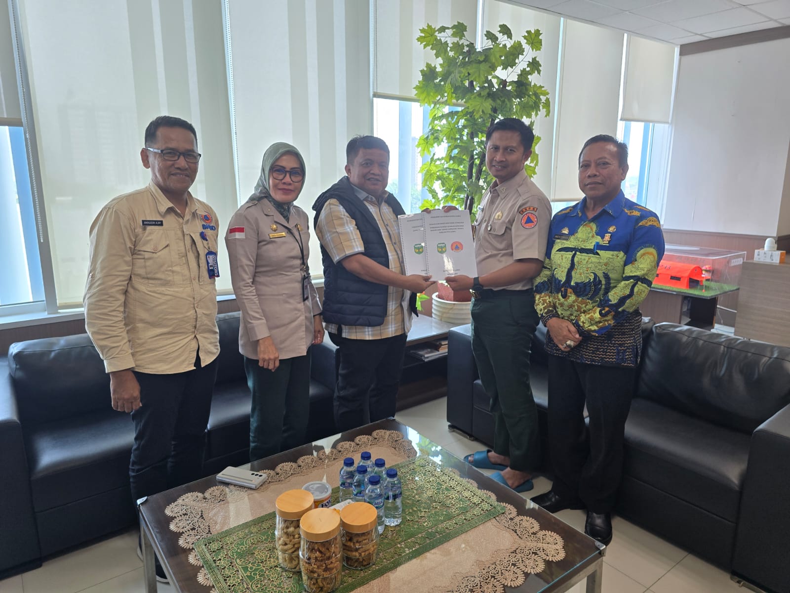 Pj Bupati Luwu ke BNPB Perjuangkan Bantuan Bagi Korban Banjir