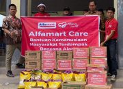 Alfamart Salurkan Bantuan Sembako untuk Korban Bencana Alam di Sulsel