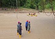 Menegangkan! 52 Warga Kadundung Latimojong Dievakuasi Seberangi Sungai