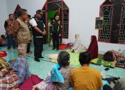 Pj Gubernur Sulsel Kunjungi Titik Banjir Terparah di Luwu dan Menyapa Korban