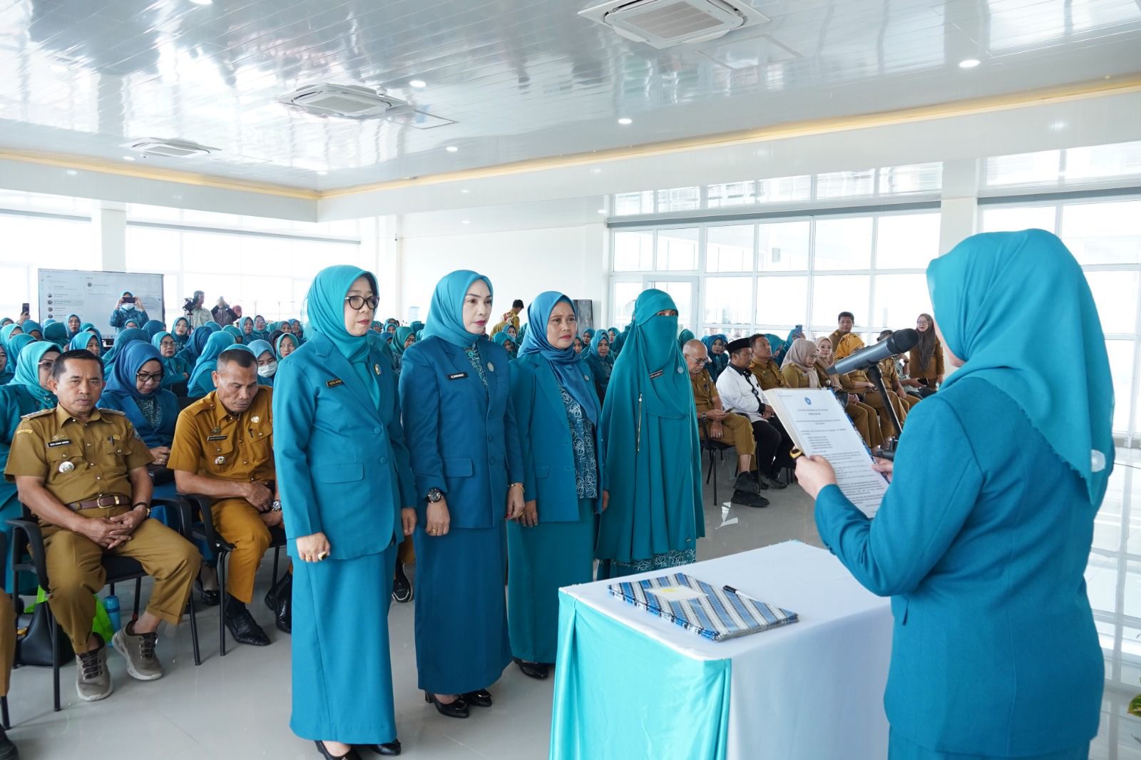 Enam Ketua PKK Kecamatan Dilantik, Herfida Muchtar Tekankan Peran Sosial