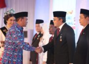 Wali Kota Makassar Terima Satyalencana Wira Karya dari Presiden RI