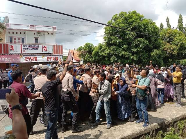 Komisioner KPU dan Bawaslu Sinjai Diadukan ke DKPP