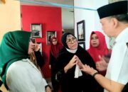 Melayat ke Rumah Duka Andi Faisal, TQ Terima Songko Cella dan Pesan Khusus    
