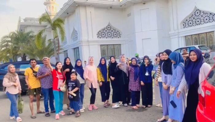 Pasukan Wanita Ar Rahman Deklarasikan Diri Dukung Andi Rosman dan dr. Baso Rahmanuddin di Pilkada Wajo 2024