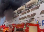 KM Umsini Terbakar di Pelabuhan Makassar, 1.677 Penumpang Selamat