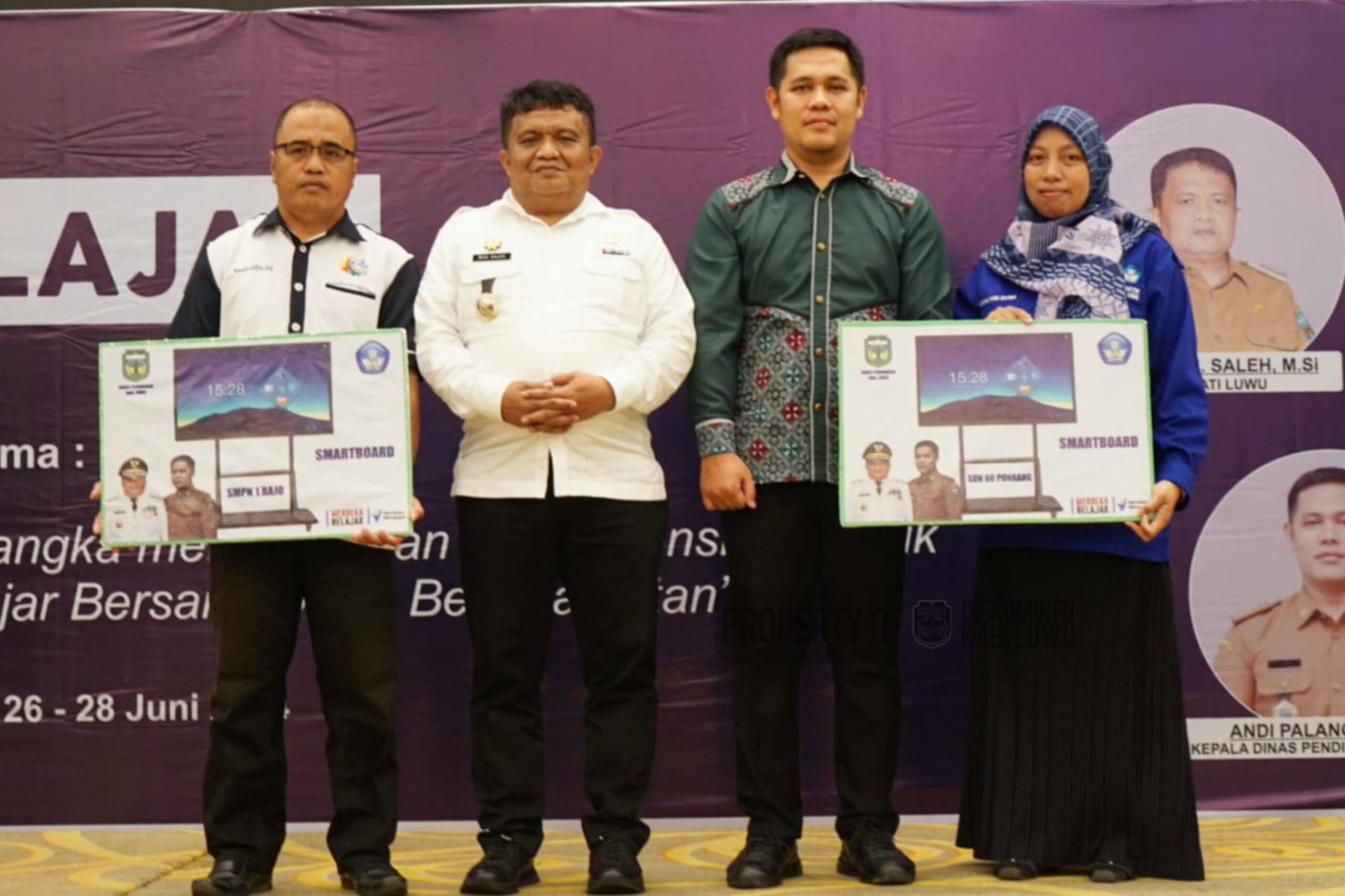 Pj Bupati Luwu Serahkan 18 Smartboard, Dorong Peningkatan Mutu Pendidikan