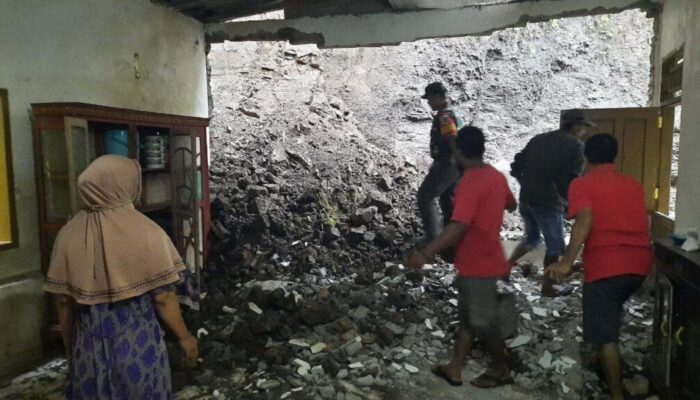 Longsor Terjang Satu Unit Rumah di Sinjai, Tidak Ada Korban Jiwa
