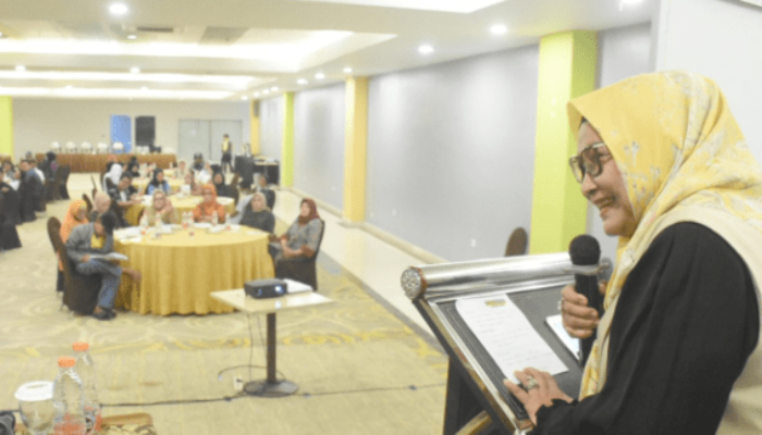 Apiaty Amin Syam Sosialisasi dan Penyebarluasan Perda Pendidikan
