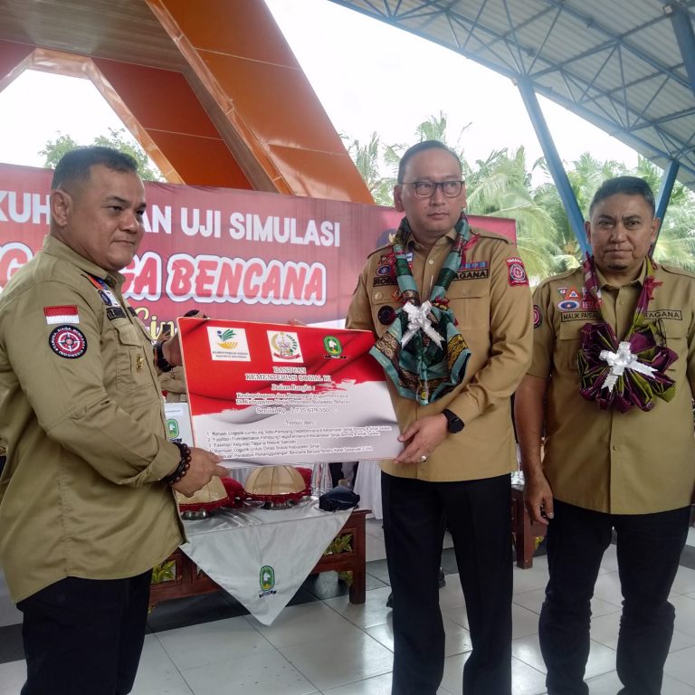 Pj Bupati Sinjai Kukuhkan 120 Relawan Kampung Siaga Bencana