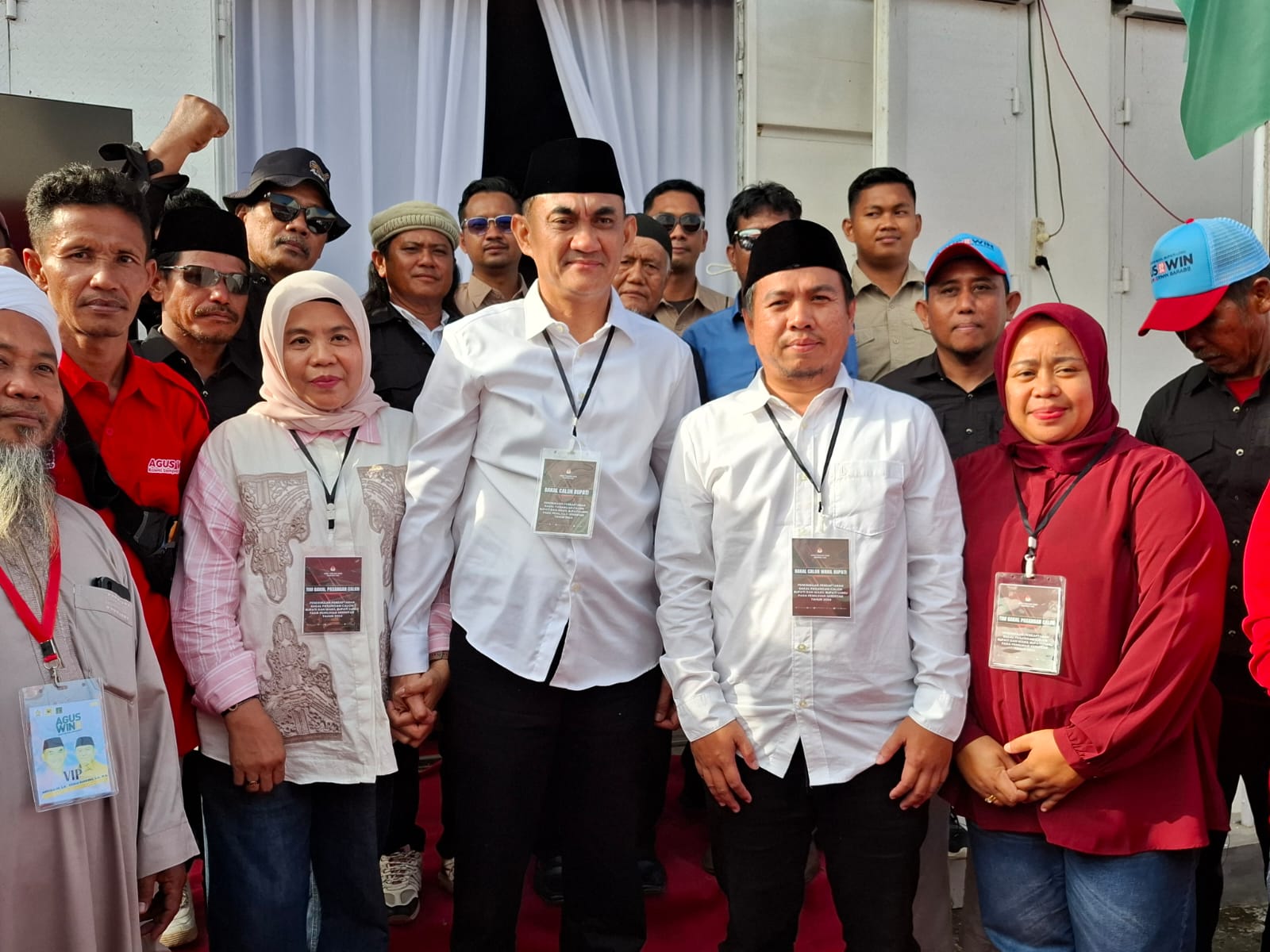 Gandeng Isteri Daftar ke KPU, Agus-Win Bawa 4 Rekomendasi Parpol