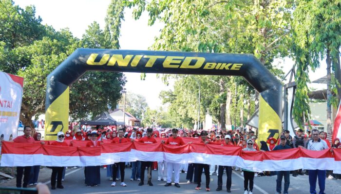 Gerak Jalan Santai Meriahkan HUT ke-79 RI di Takalar