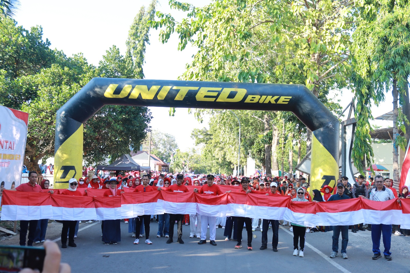 Gerak Jalan Santai Meriahkan HUT ke-79 RI di Takalar