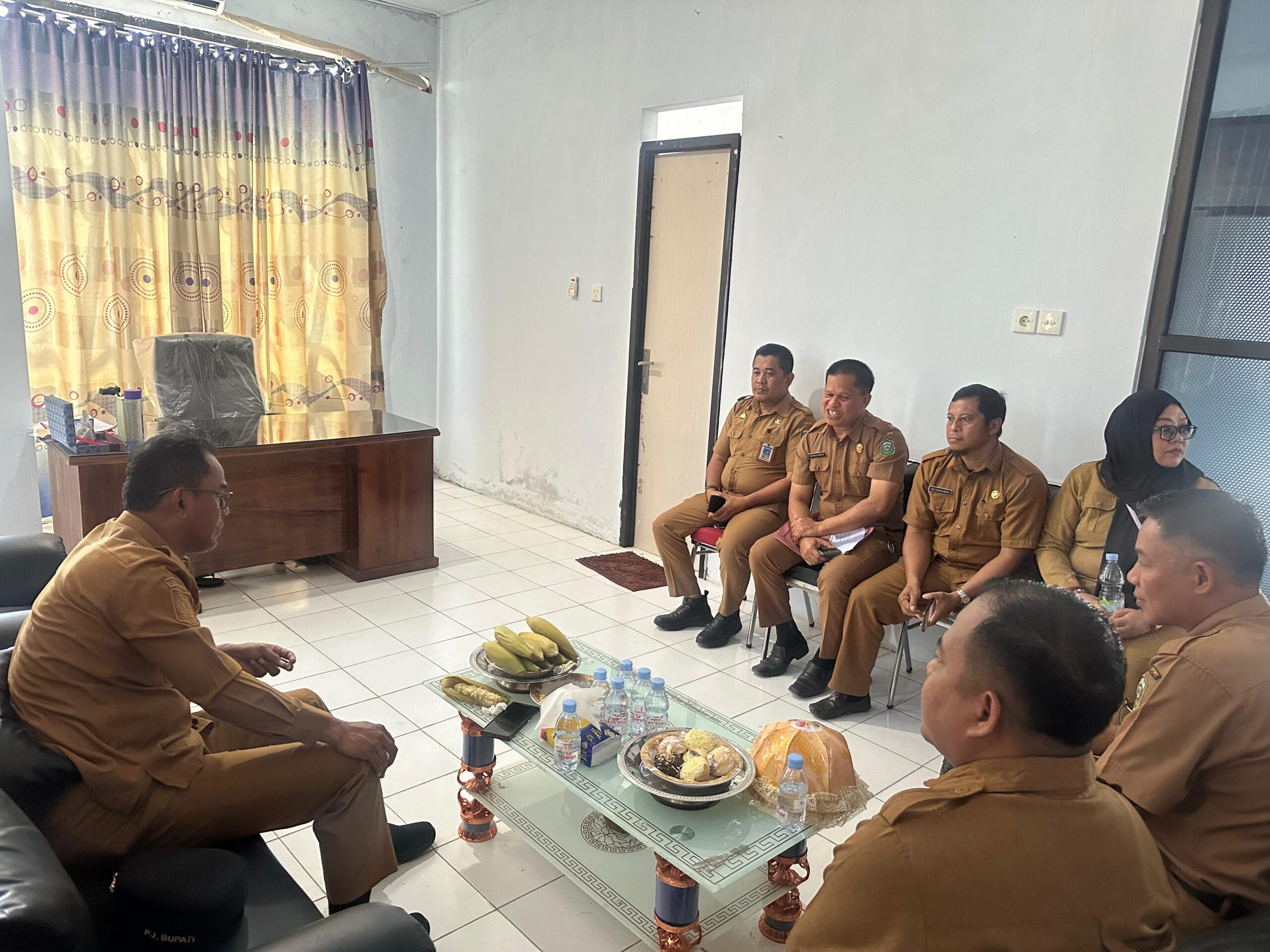 Pj Bupati Sidak Kantor Dinas Perindustrian dan Perdagangan Takalar, Ini yang Disampaikan